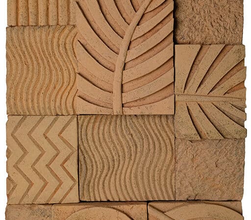 Ziegelcollage Collage aus roten Tonziegeln mit geometrischen Ornamenten und Blattmustern