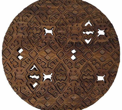 Relief Toraja runde Echtholzschnitzerei in dunklem Ton mit geometrischen Mustern und teilweise durchbrochen gearbeitet